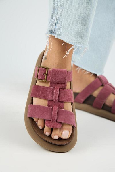 Manijero (Hicks) Women's Genuine Leather Buckle Strap Cherry Slippers