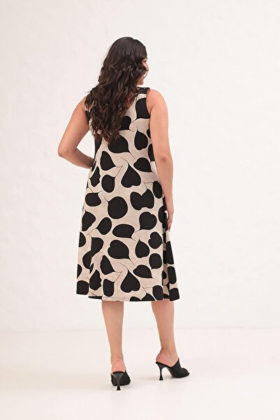 Truva XXL Ανακουφίστε από την άνεση και την κομψότητα με το φόρεμα με μοτίβο και χοντρό λουράκι σε μεγάλο μέγεθος