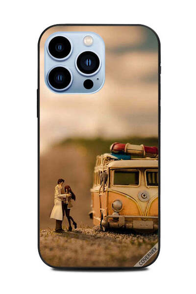Covernex غطاء حماية لهاتف Apple iPhone 13 Pro - حافلة عتيقة وزوجان