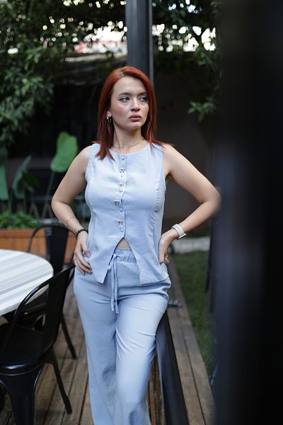 SEZON MAGAZALARI Woman's button detailed double suit.