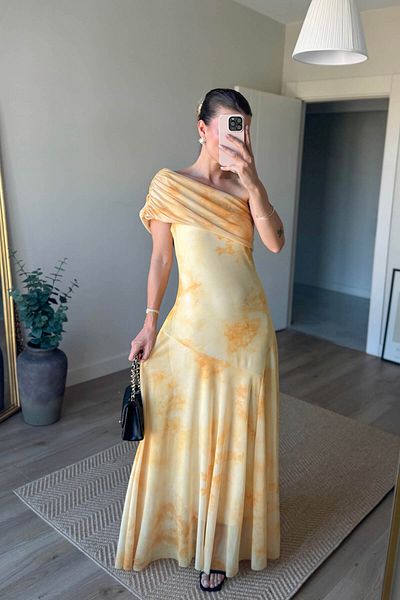 Sue Store Rochie din tul premium cu decolteu barcă galbenă, tăiată asimetrică