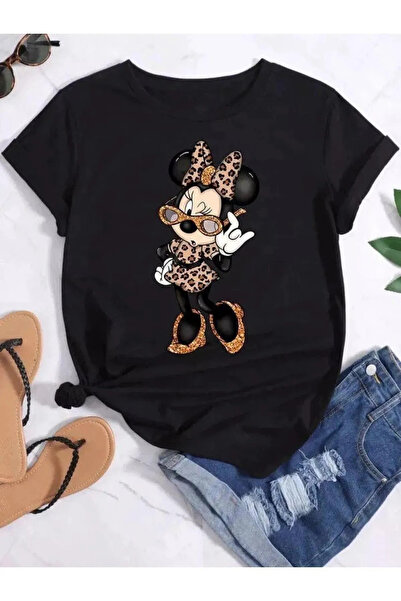 daxia sportswear & company تي شيرت مطبوع عليه شخصية فتاة برقبة دائرية وأكمام ...