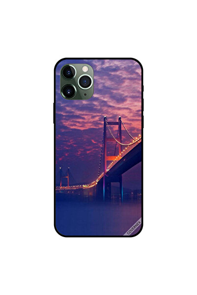 Covernex غطاء حماية iPhone 11 Pro Max يضيء في المساء على الجسر