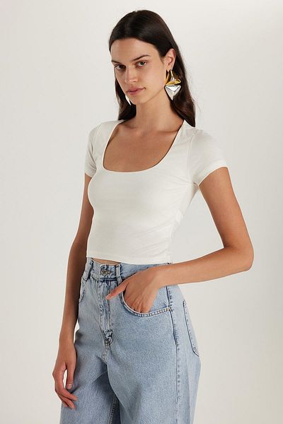 Tudors Bluză ecru cu mânecă scurtă, slim fit, cu decolteu în U