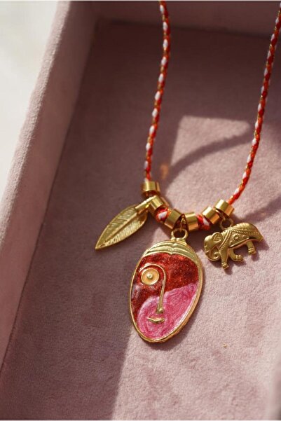 AŞIK ACCESSORIES قلادة الحظ على شكل قناع أحمر