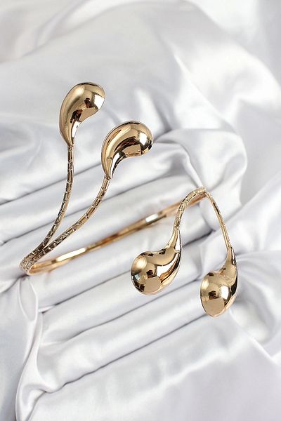 Clariss Brass Drop Model Gold Color Women's Pazu Bracelet