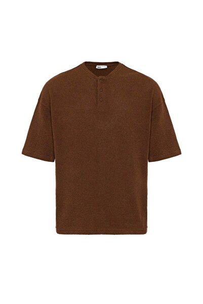 VAMOSCLO Βασικό μπλουζάκι με oversized κουμπιά και γιακά καφέ