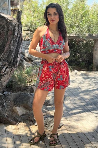 Miss Boheme Red Color Floral Patterned Shorts Crop Set