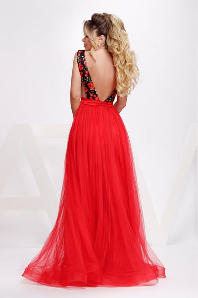 Atmosphere Fashion Elegant long dress made of red tulle and lace bust