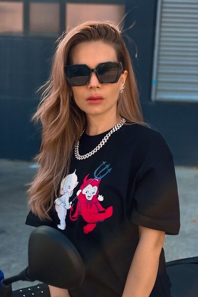The Champ Clothing Дамска черна тениска с голям размер – забавен дизайн с двоен принт с емблематични герои