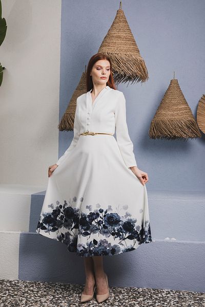 Stylish Soft off-white crepe dress with an elegant belt