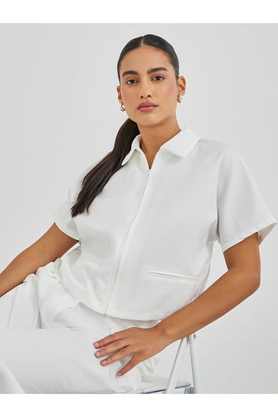 Styli Solid Spread Collar Front Zipper Shirt