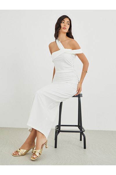 Styli Solid Asymmetric Neckline Bodycon Maxi Dress