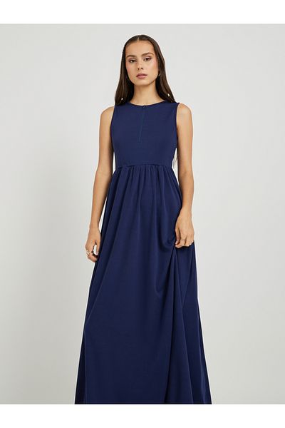 Styli Solid Sleeveless A-Line Maxi Dress with Zipped Detail