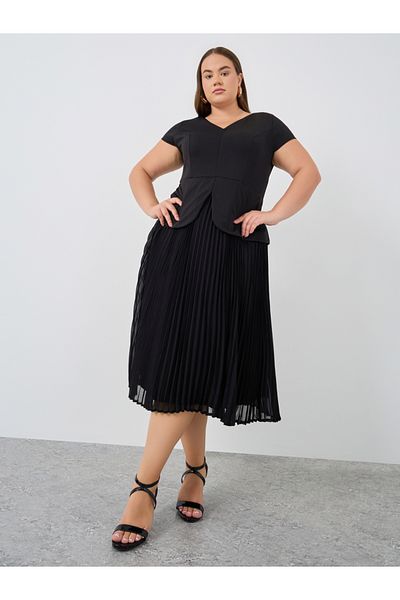 Styli Plus Size Short Sleeves Pleated A-Line Midi Dress