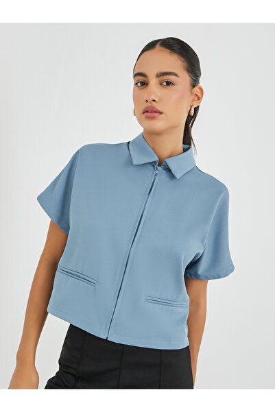 Styli قميص قصير سادة بياقة واسعة وسحاب أمامي