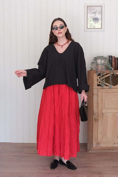 Ceylan Otantik Black Organic Linen V-Neck Blouse & Red Crashed Balloon Skirt Set