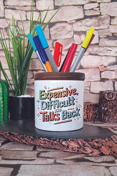 giftkonsept Expensive Difficult And Talks Suport pentru stilou din ceramică imprimat Organizator de birou