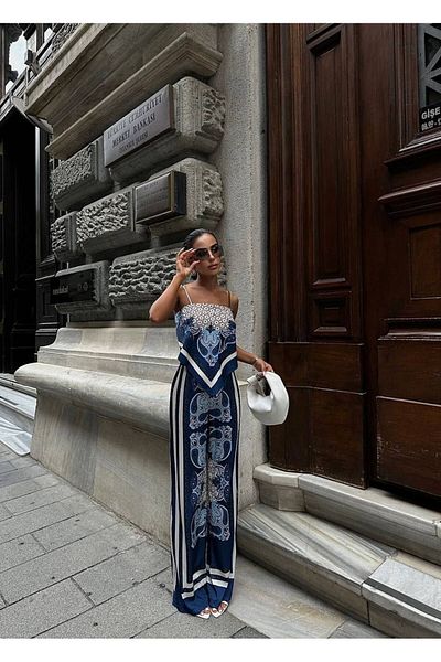 Kinzi Pantaloni din satin albastru cu model șal etnic de damă