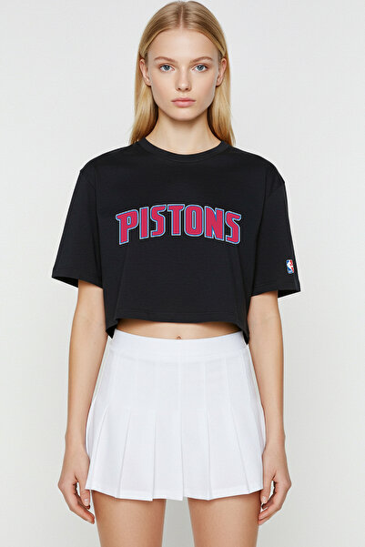 BA Sportswear تي شيرت ديترويت لكرة السلة باللون الأسود مقاس كبير