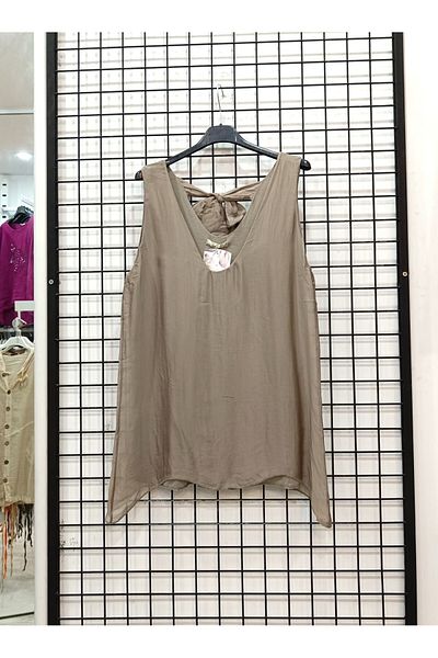 Butik Şans Италианска копринена блуза с V-образно деколте и вратовръзка