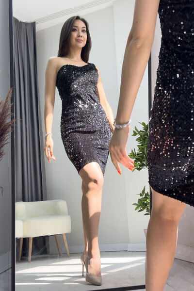 thezkscom Kadın Mini Siyah Tek Omuz Payet Yırtmaçlı Balık Abiye Elbise