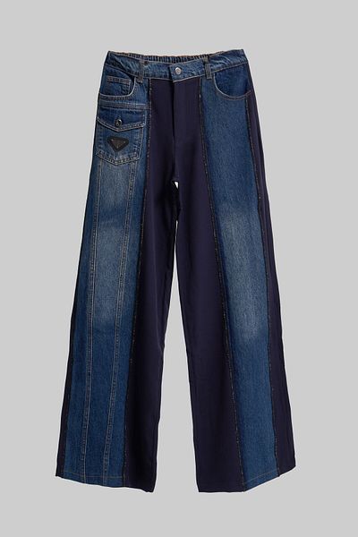 its basic Women's Blue Color Double Piece Fabric Loose Cut Special Design Denim Jean