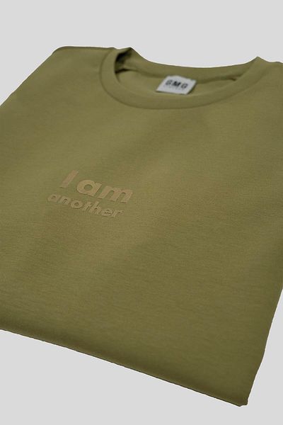 GMG FIRENZE تي شيرت رجالي أساسي مطبوع عليه I AM ANOTHER
