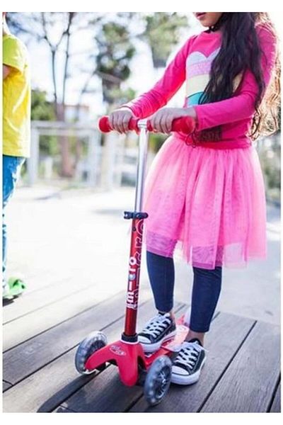 Micro Scooters - Mini Classic Red |Swiss Designed| Scooter for Kids | Kids Scooter | Scooter with LE