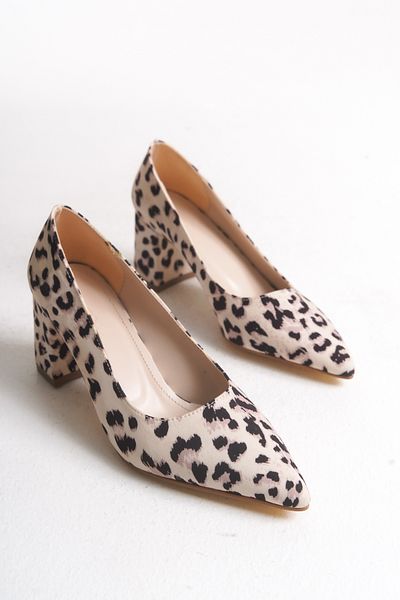 Nexs Women's Beige Leopard Patterned Closed Back Heeled Shoes