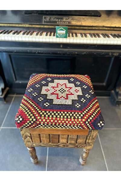 GALERİHANE EL DOKUMA KİLİM MİNDERLİ-AHŞAP KASA-SANDIKLI TABURE