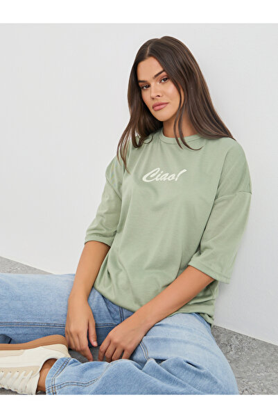 Styli تي شيرت بأكمام قصيرة وطبعة شعار