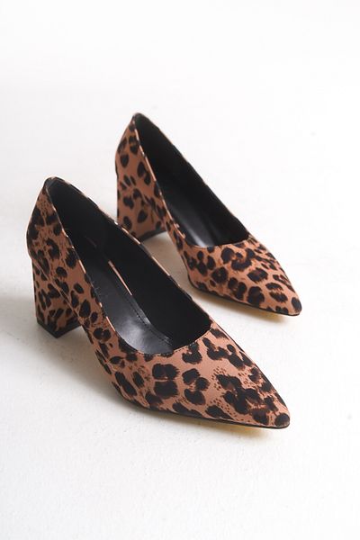 Nexs Women's Tan Leopard Patterned Closed Back Heeled Shoes