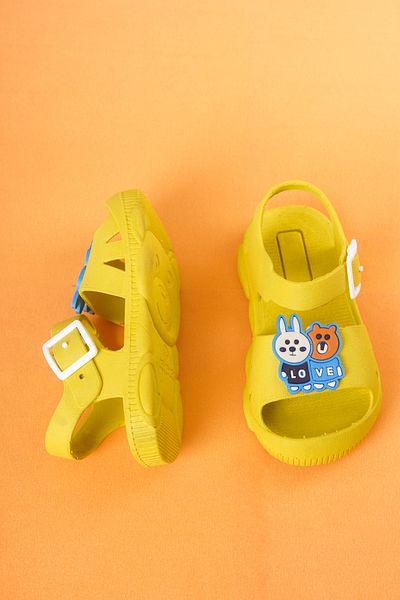 Craftique Yellow Boys Girls Children's Slippers Sandals Non-Slip Soled Animal Picture Nursery Pool Daily Shoes