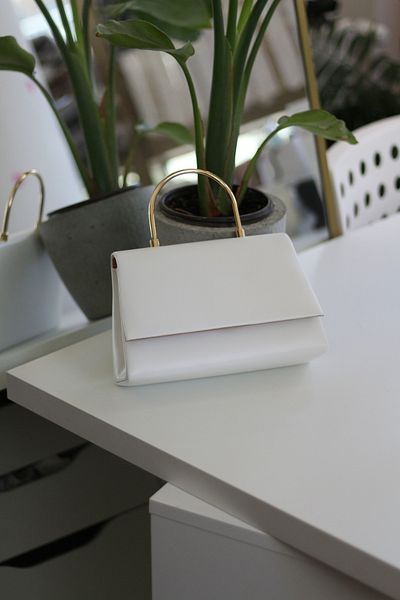 Moom Bag Women's White Leather Metal Handle Detailed Hand & Shoulder Bag