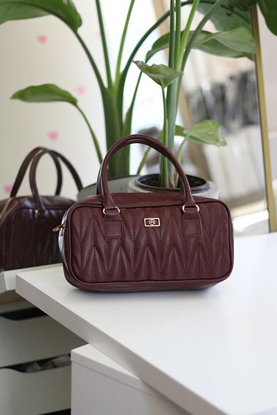 Moom Bag حقيبة كتف نسائية بمقبض مزخرف باللون العنابي
