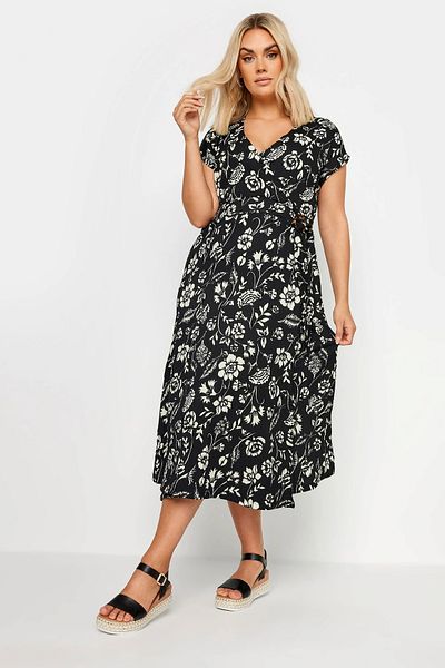 Şans Women's Plus Size Black, Wrap Collar, Waist Buckle, Floral Patterned Dress 65N39008