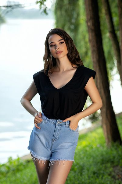 Atmosphere Fashion Black T-shirt with shoulder pads