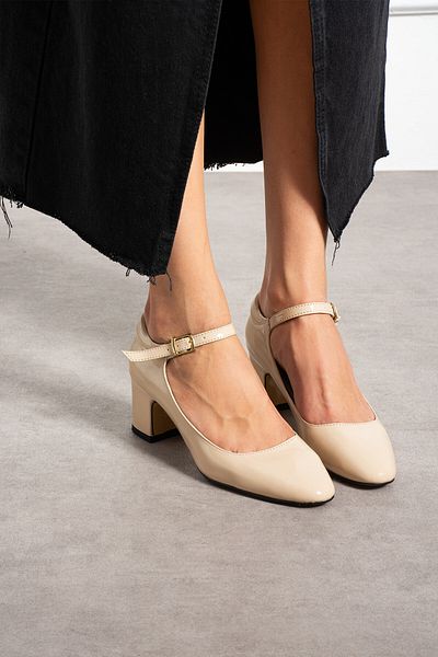DABAB AYAKKABI Women's Hanna Model Beige Patent Leather Buckle Detailed Classic Heeled Shoes