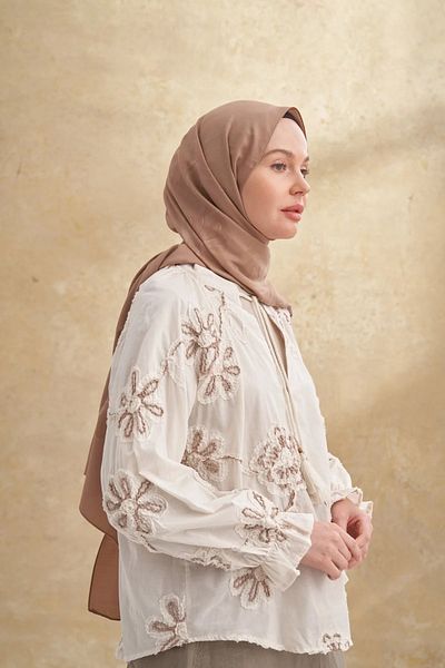 ARMANDA Camel Baroque Pattern Shawl 3357