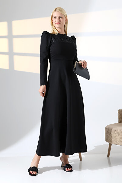 Fasmia ΜΑΥΡΟ ΦΟΡΕΜΑ ΜΕ ΜΑΥΡΟ ΜΑΝΙΚΙΑ ΜΕ ΛΕΠΤΟΜΕΡΗ ΣΧΕΔΙΑΣΜΗ ΠΟΔΗΛΑΤΙΚΟ ΛΟΥΡΙ ΜΑΚΡΥ ΦΟΡΕΜΑ