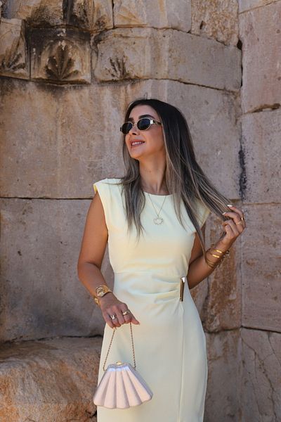 bytugcekaya Rochie galbenă cu decolteu cu cataramă în talie