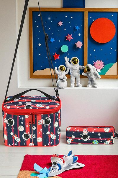 Shopiolog Primary School Orthopedic Waterproof 3 Compartment Primary School Boy's Backpack with Water Bottle