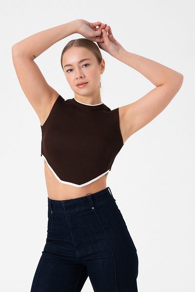 Zenea Sleeveless Women's Crop Blouse