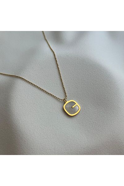 Arye Aksesuar Pearlescent Square Medallion Necklace