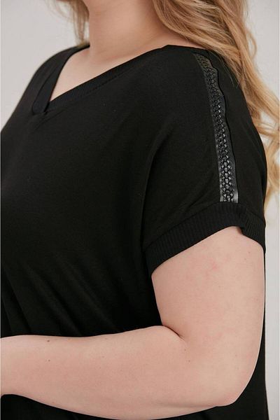 Butik Ayseba Women's Black V-Neck Leather Detailed Solid Color Plus Size T-Shirt