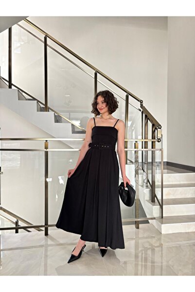 Sude Kızanlıklı Rochie neagră cu detaliu curea marca Model