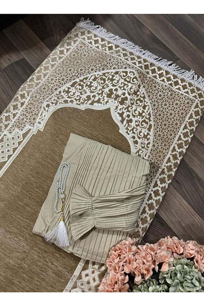 Unspecified Women's Prayer Rug with Cover