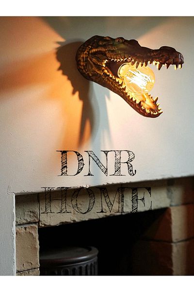 DNRYSL Crocodile Themed Rustic Decorative Lighting, Original Design Sconce, Eye-Catching Decor, 25X20 Cm.