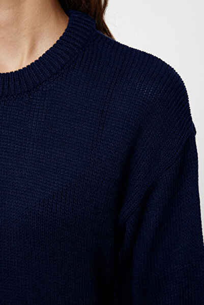 Trendyol Collection Marineblauer, weit geschnittener, weicher, strukturierter Strickpullover TWOAW25KZ00295